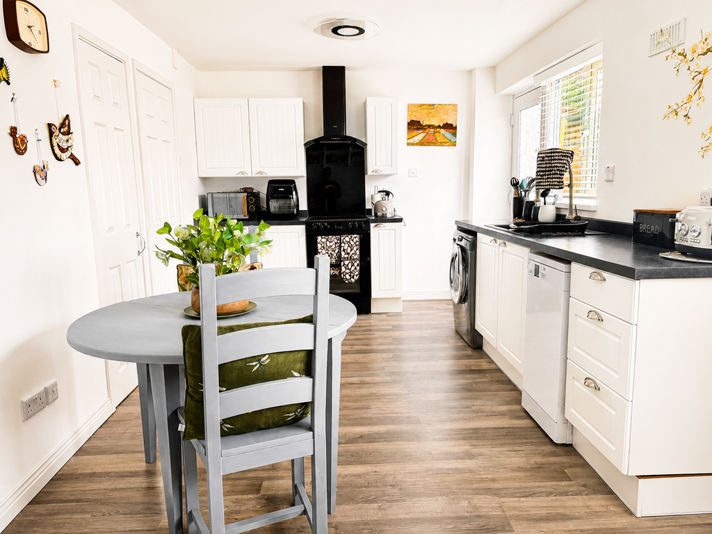 Property photo 3 of 12 Kitchen / Diner