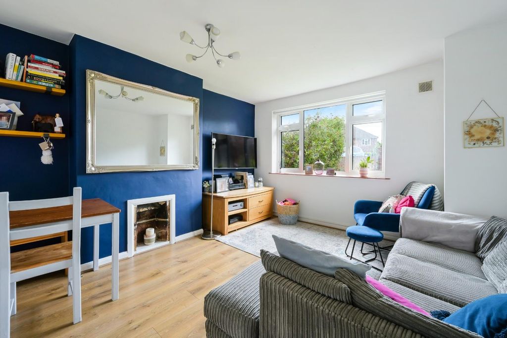 Property photo 2 of 13 Wolsey Close,  (1).Jpg
