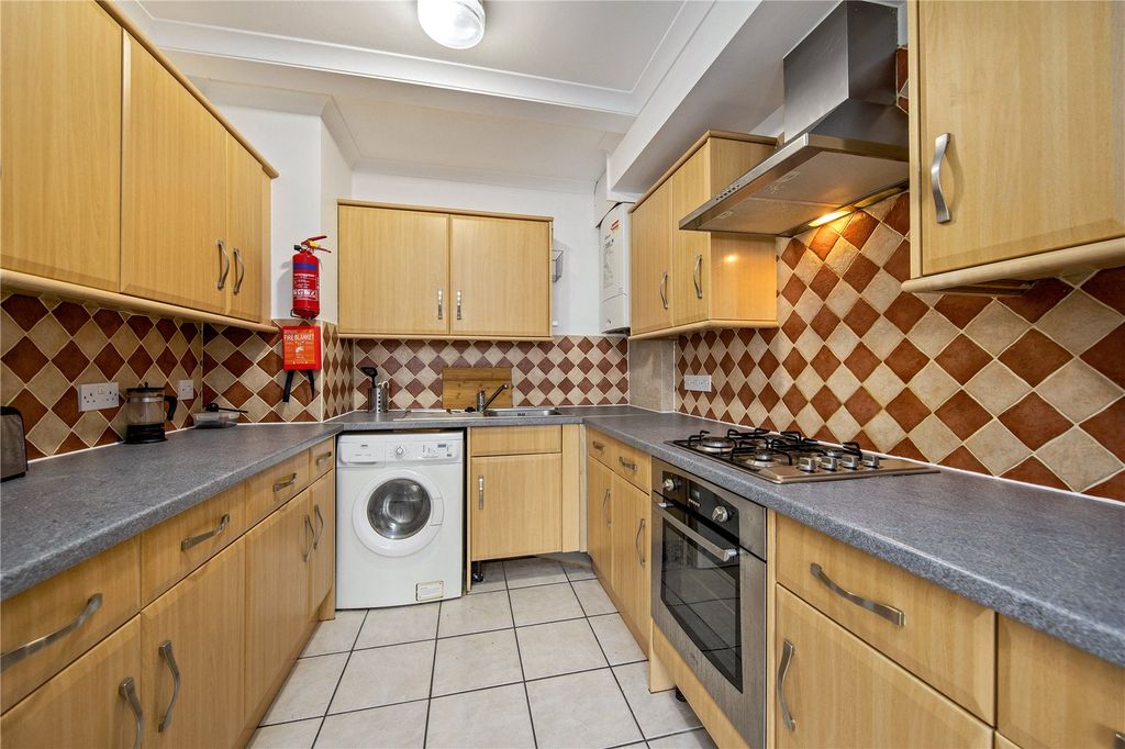 Property photo 3 of 8 Picture No. 10