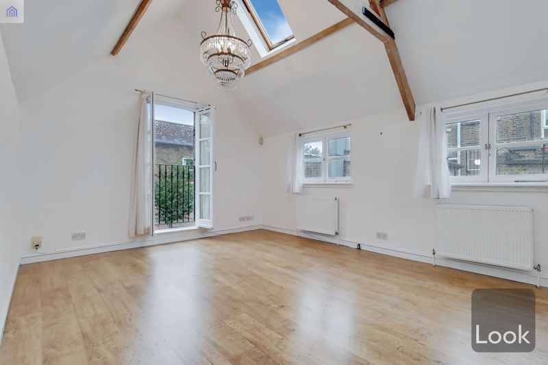 Property photo 3 of 11 Photo 9