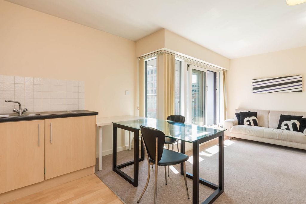 Property photo 3 of 10 Dining Area