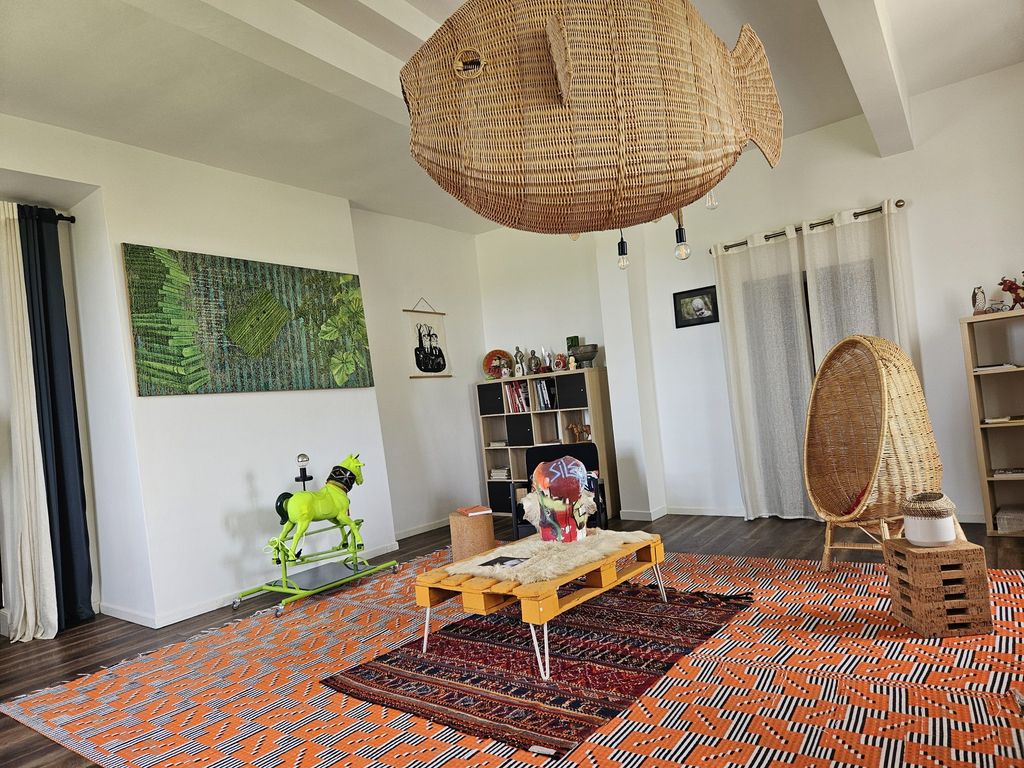 Property photo 3 of 24