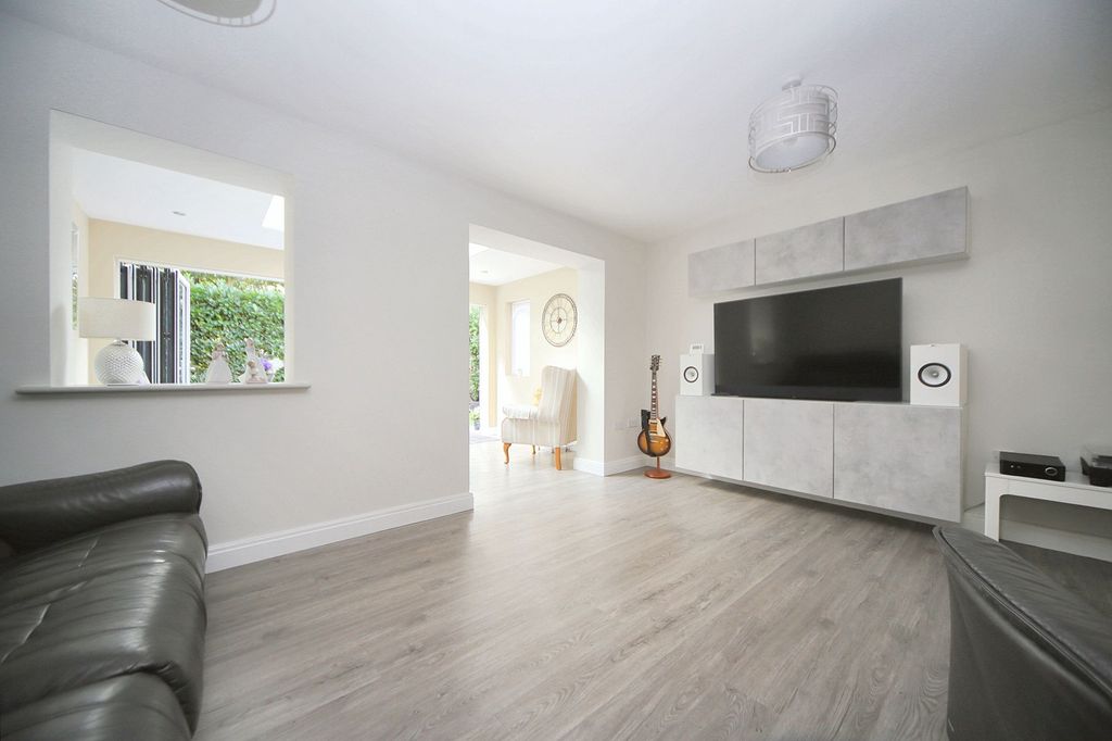 Property photo 2 of 26