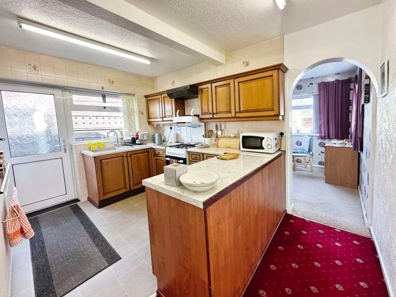 Property photo 3 of 14 Kitchen