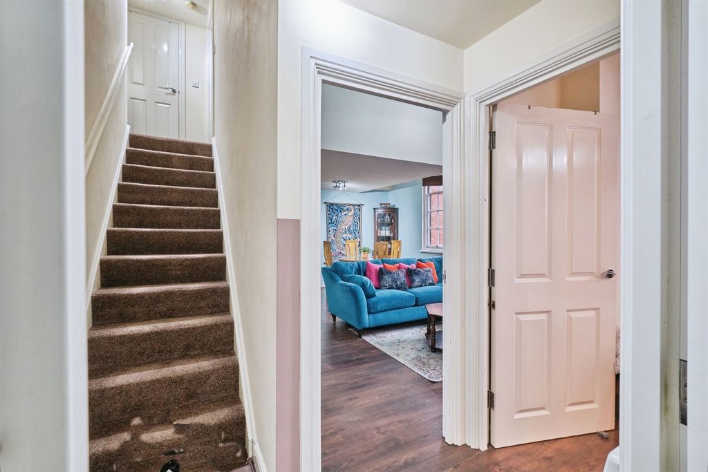 Property photo 3 of 17