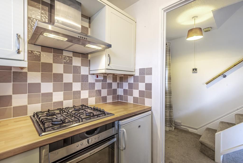 Property photo 3 of 9 Kitchen