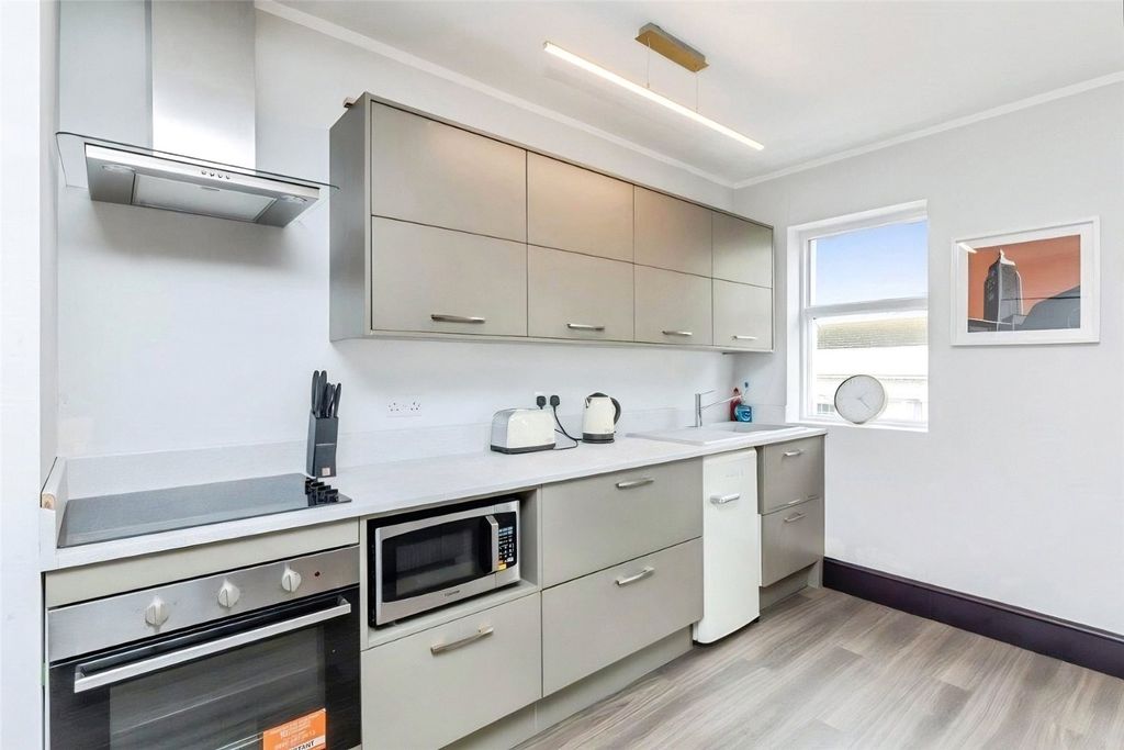 Property photo 3 of 12 Kitchen