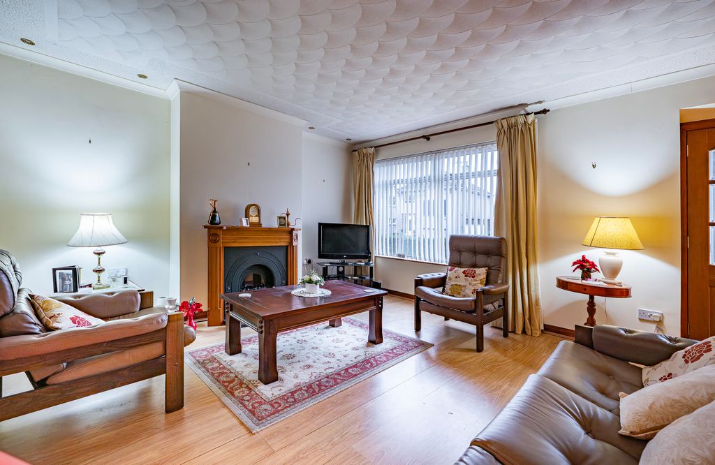 Property photo 3 of 44