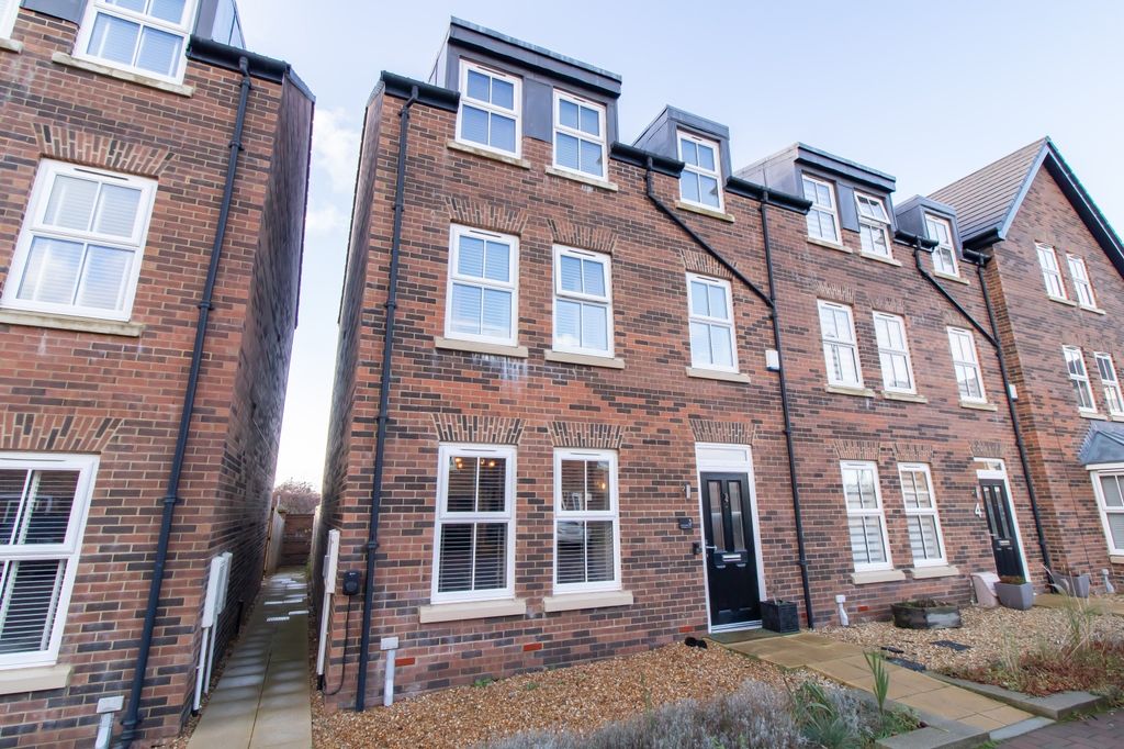 Property photo 1 of 31 Front View