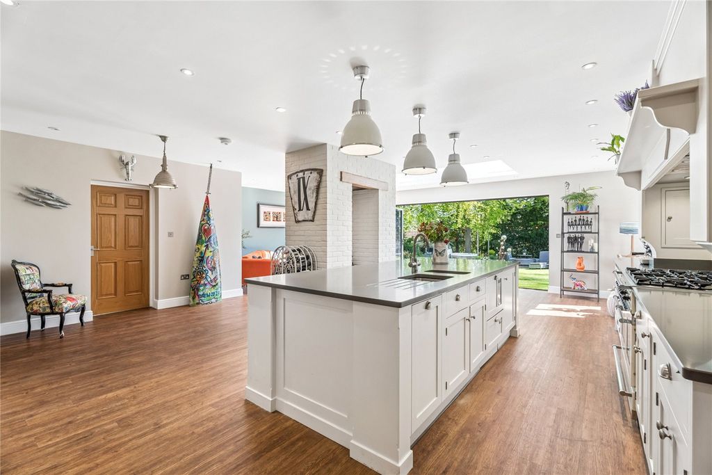 Property photo 2 of 22 Kitchen Island