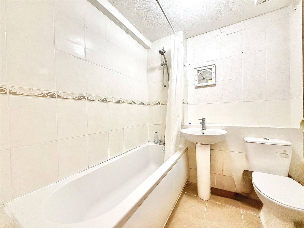 Property photo 3 of 8 Picture No. 04