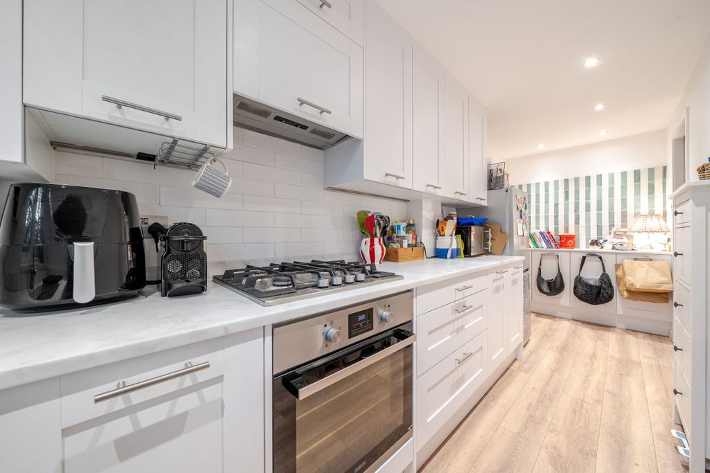 Property photo 2 of 24 1353897-5-68c1579...