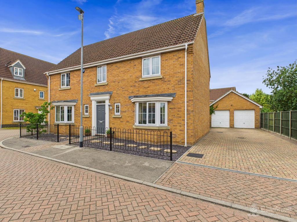Property photo 1 of 26 Front Of House- Mark Stephens Ewemove Newmarket An