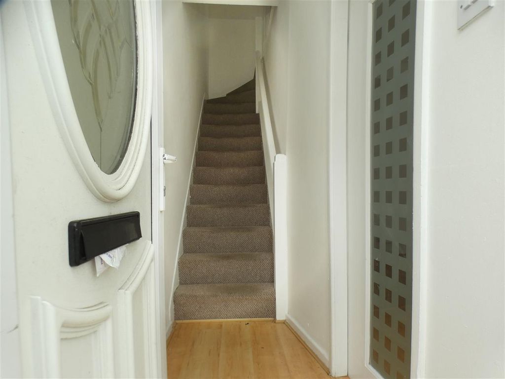 Property photo 2 of 12 Entrance Hll