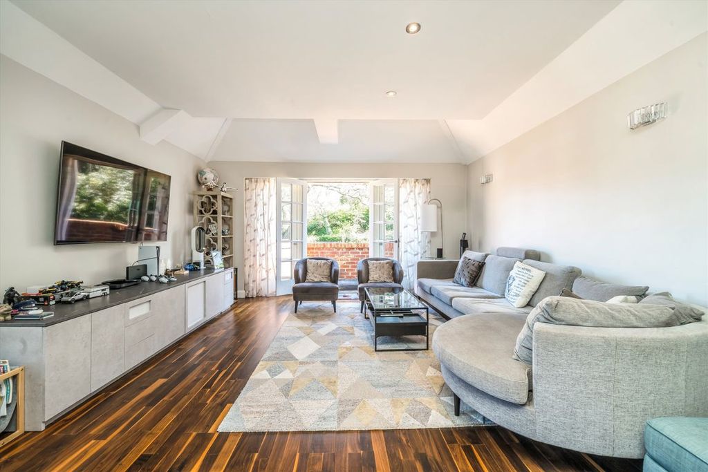 Property photo 2 of 11