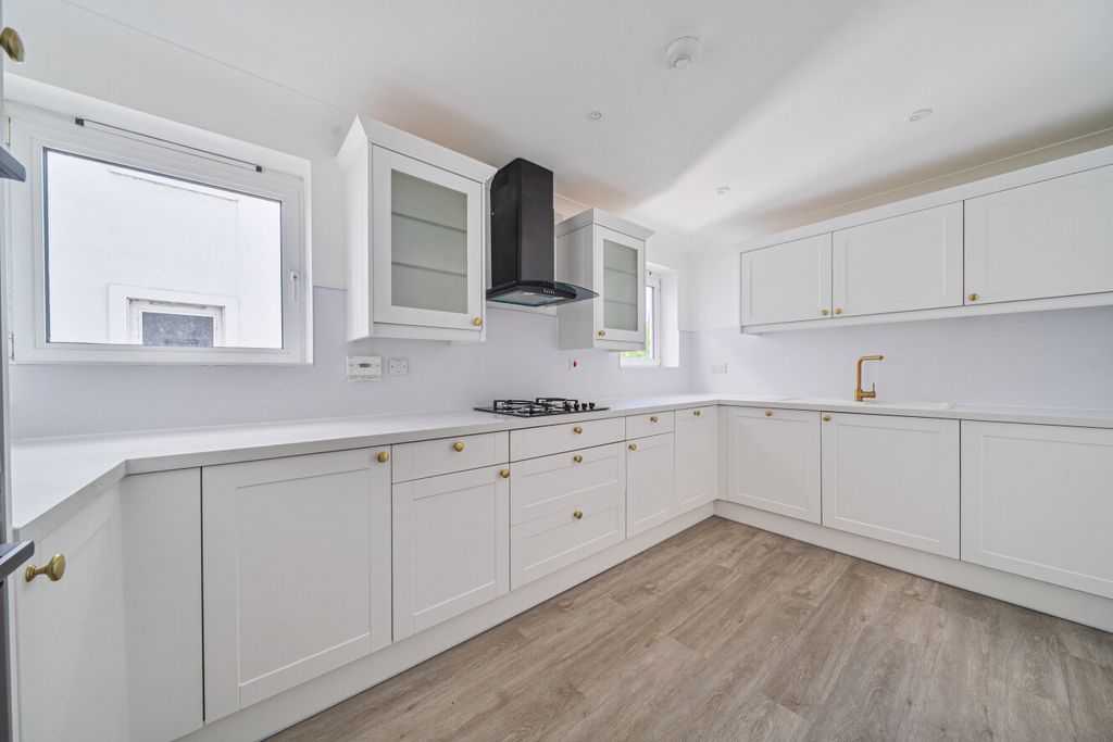 Property photo 3 of 19 1523301-14-6Aaa65...