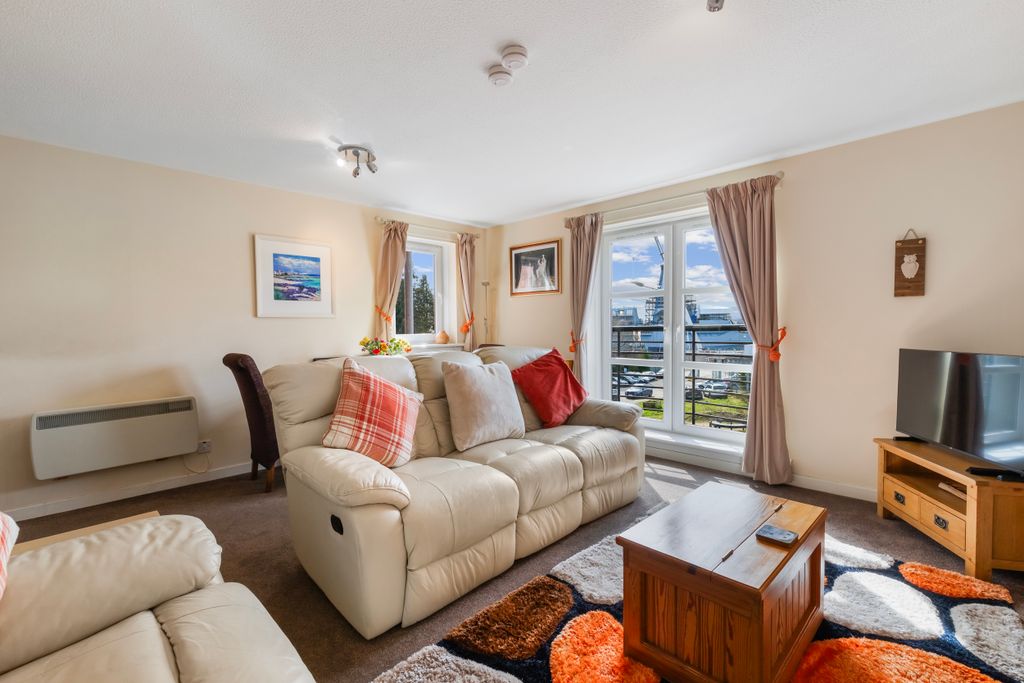 Property photo 3 of 28