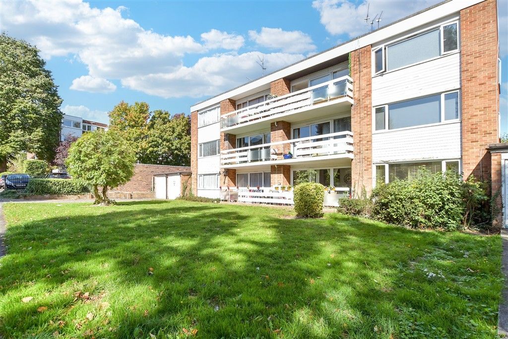 Property photo 1 of 13 Communal Gardens