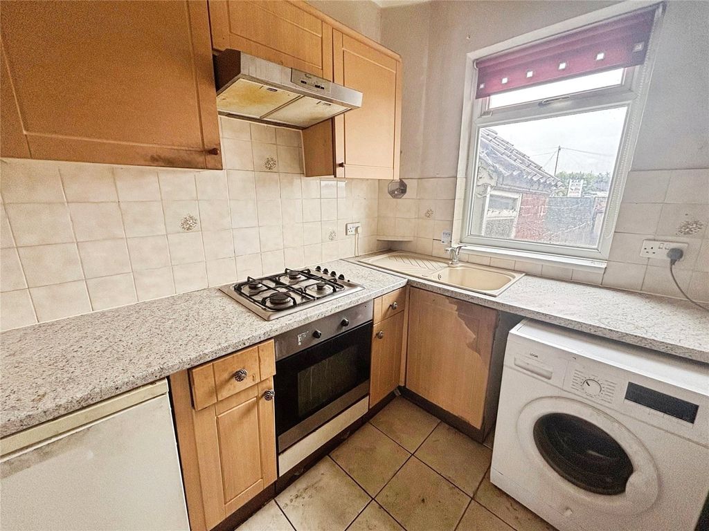Property photo 3 of 8 Kitchen