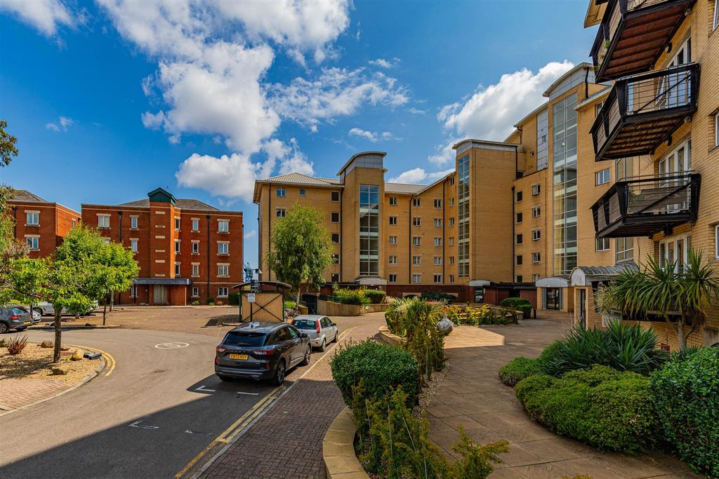 Property photo 1 of 16 Adventurers Quay 63-3.Jpg