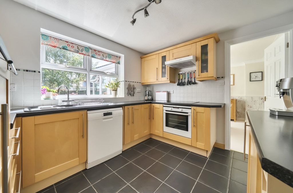 Property photo 3 of 18 1327760-12-687E5F...