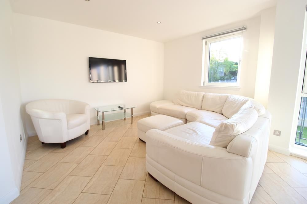 Property photo 1 of 9 Lounge