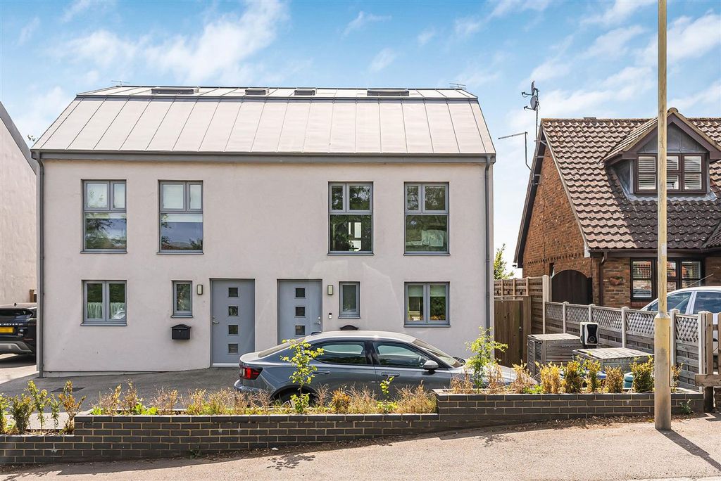 Property photo 1 of 32