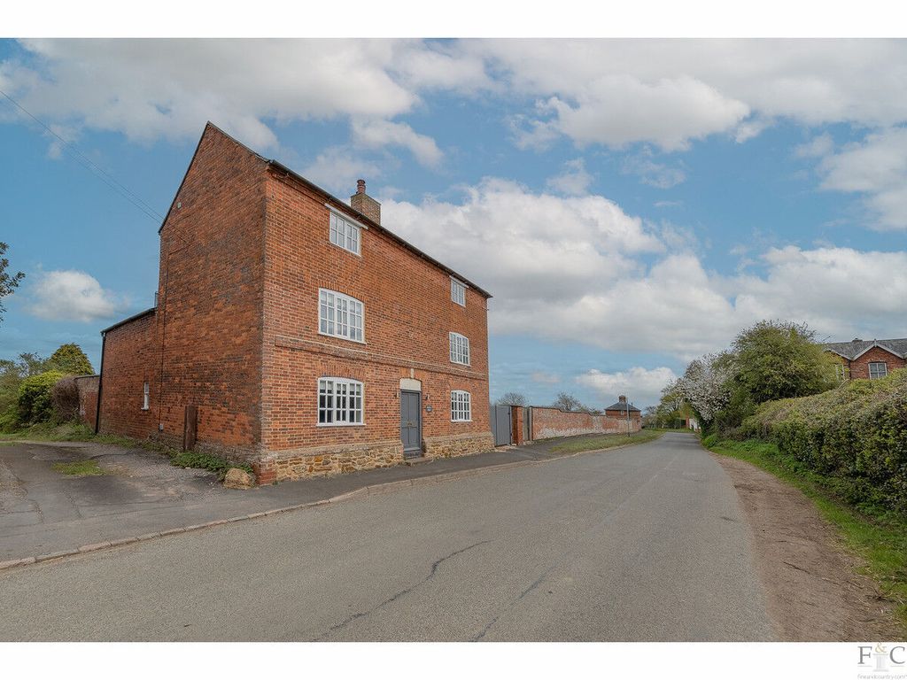 Property photo 2 of 38