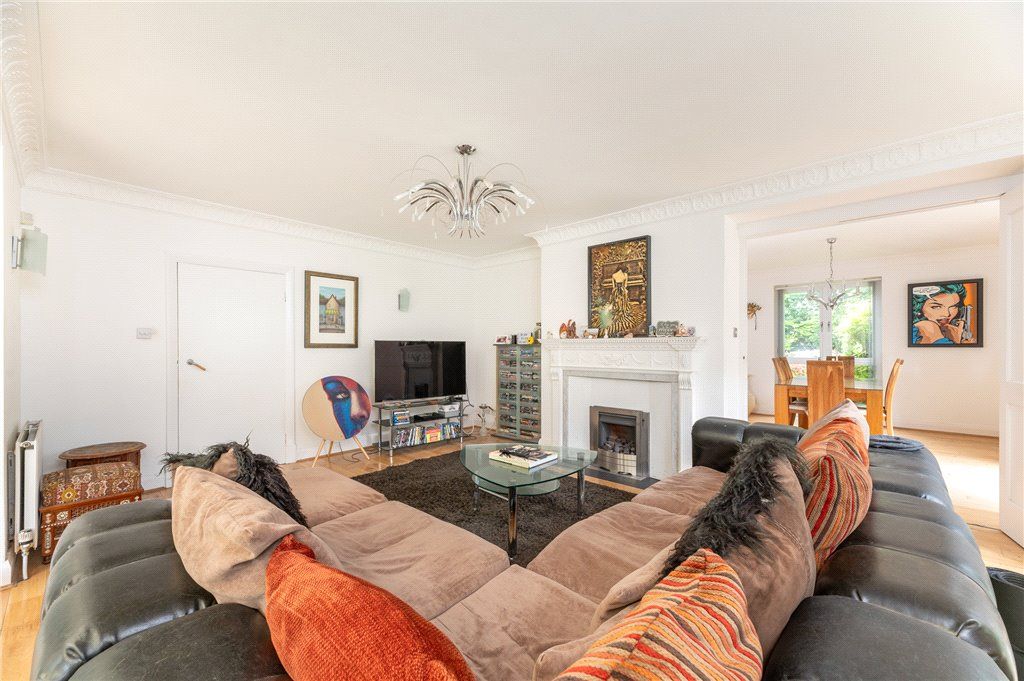 Property photo 3 of 32 Carlton Drive