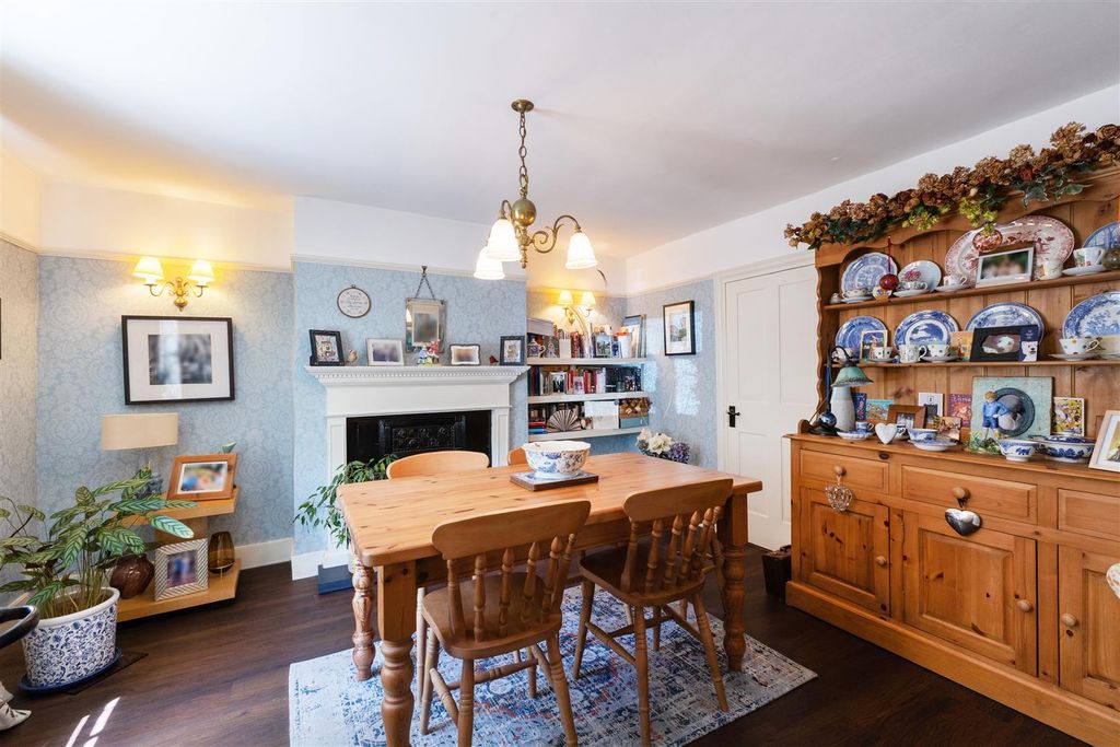Property photo 3 of 17 9 Dining Room.Jpg
