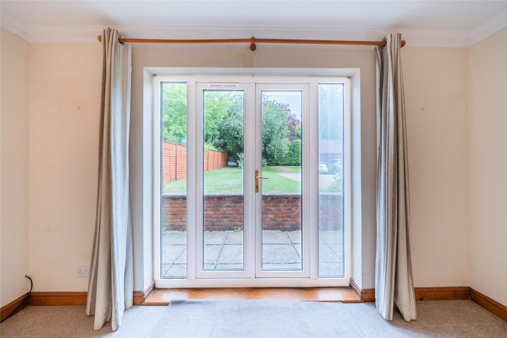 Property photo 2 of 9 Picture No. 28