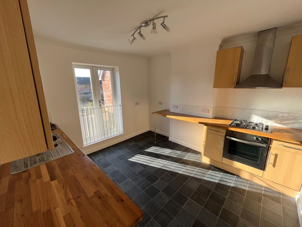 Property photo 1 of 7 2 Bed Flat To Rent Barrack Road, Christchurch Bh23