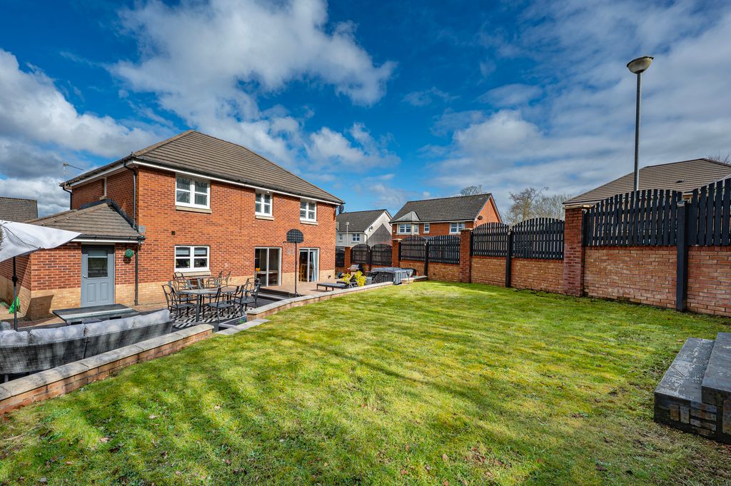 Property photo 2 of 52