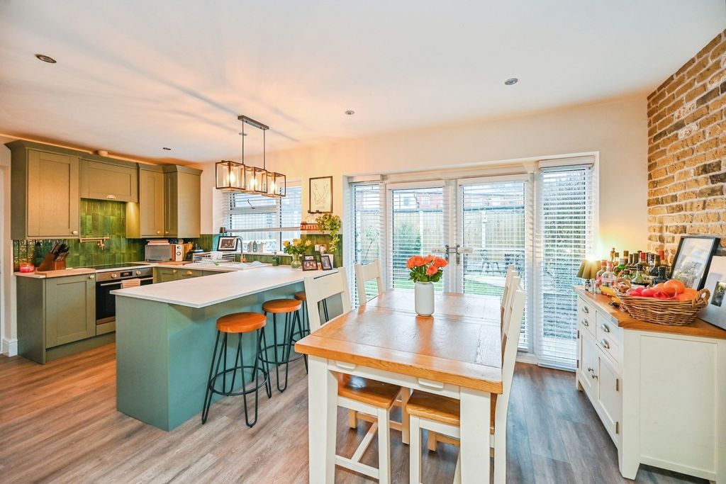 Property photo 3 of 21 Pbox-Img.Jpg
