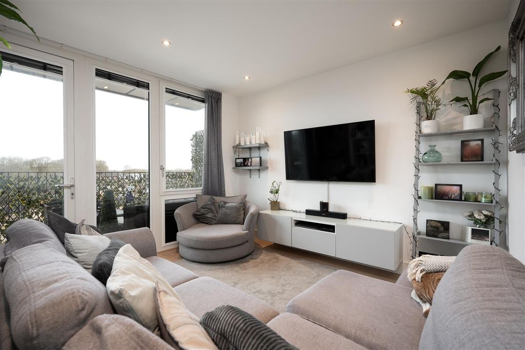 Property photo 2 of 14 Open Plan Living Area