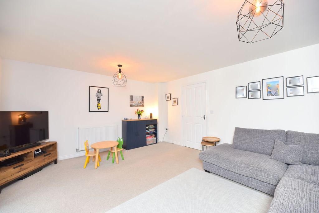 Property photo 3 of 21