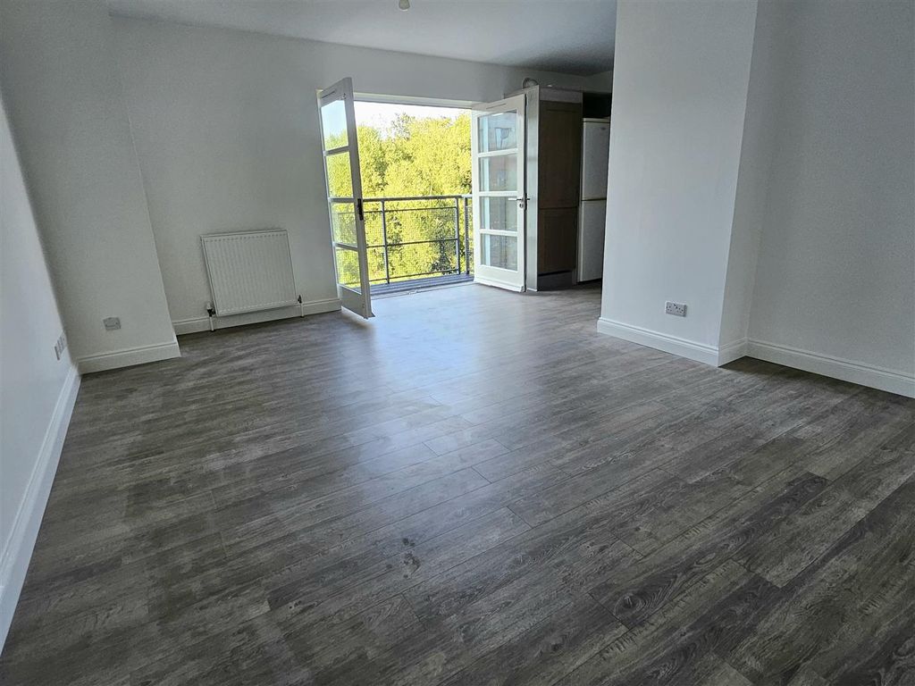 Property photo 3 of 12 Lounge & Dining