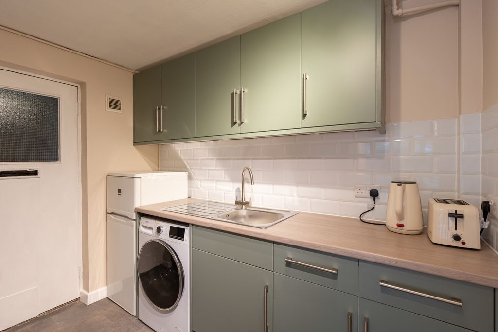 Property photo 1 of 9 Kitchen