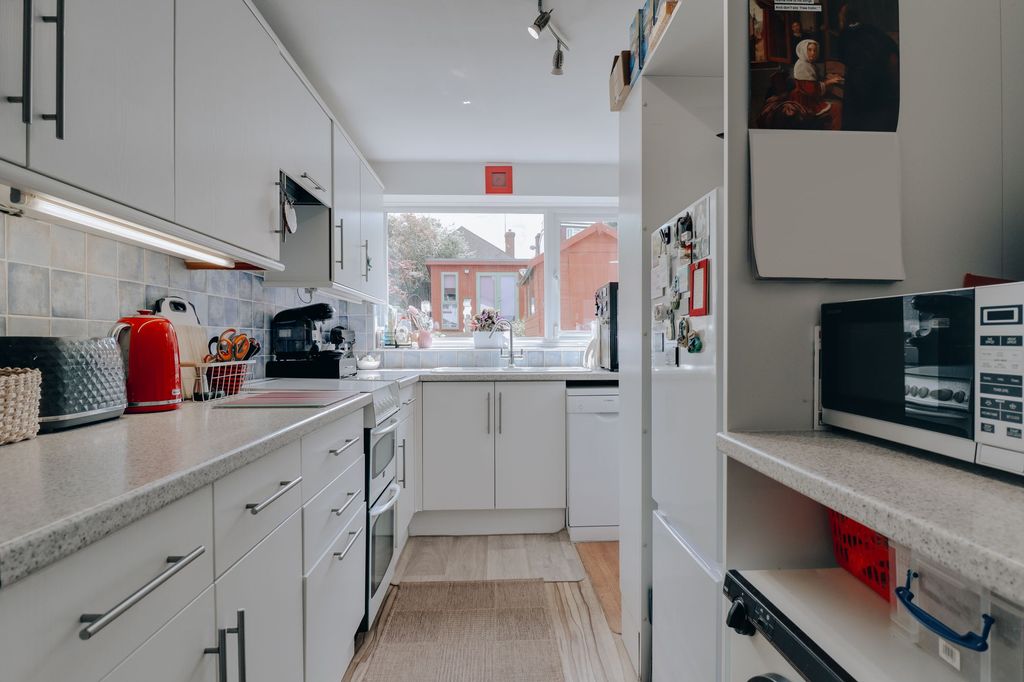 Property photo 3 of 12 Kitchen