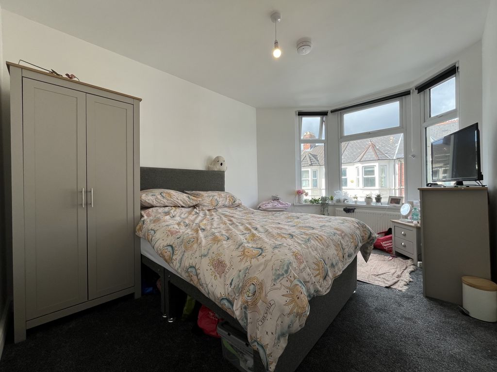Property photo 3 of 11 68 Dogfield_12