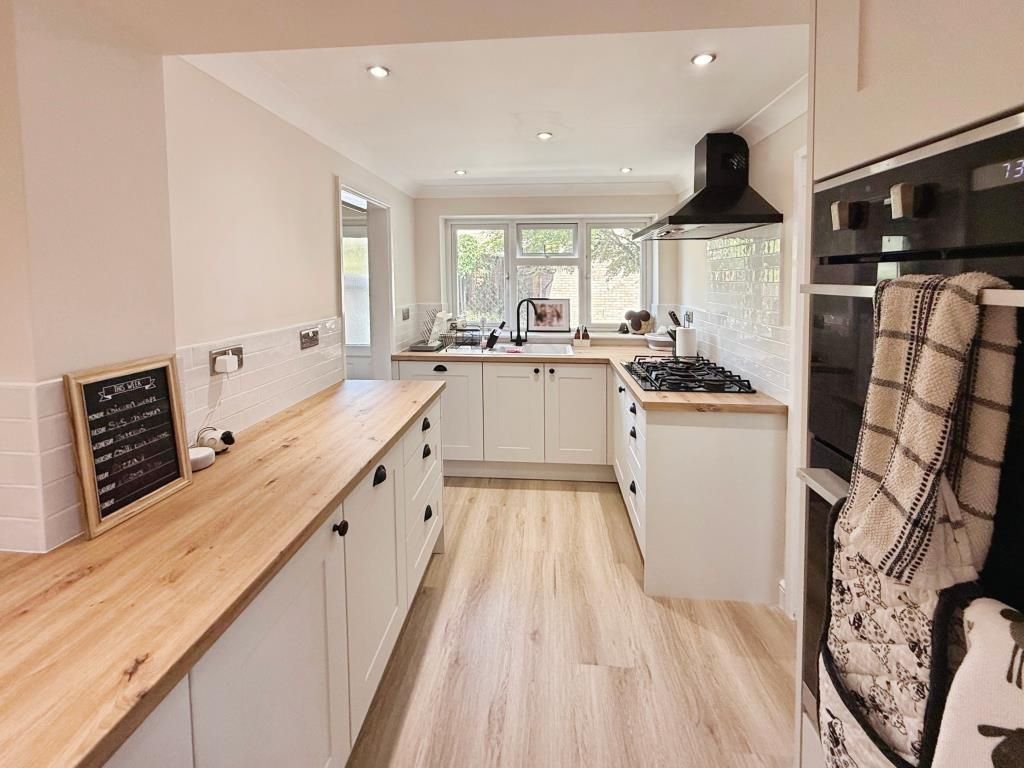 Property photo 1 of 20 Kitchen
