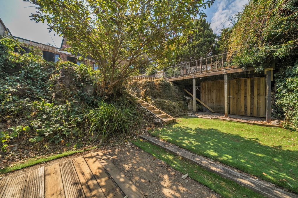 Property photo 3 of 17