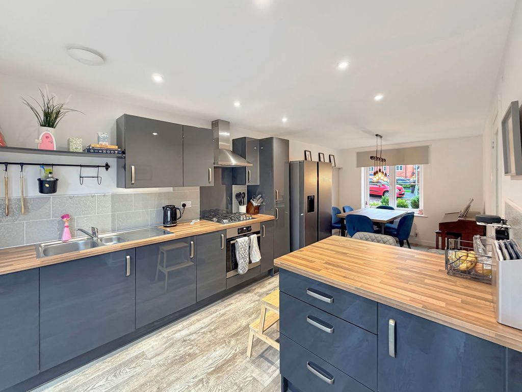 Property photo 2 of 26