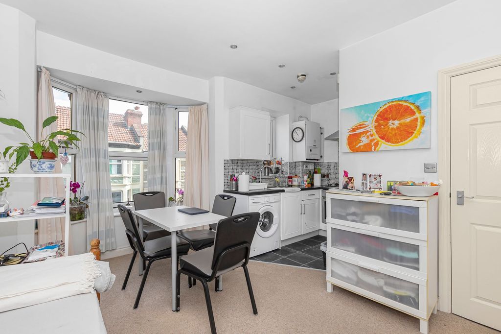 Property photo 3 of 10 Photo 7