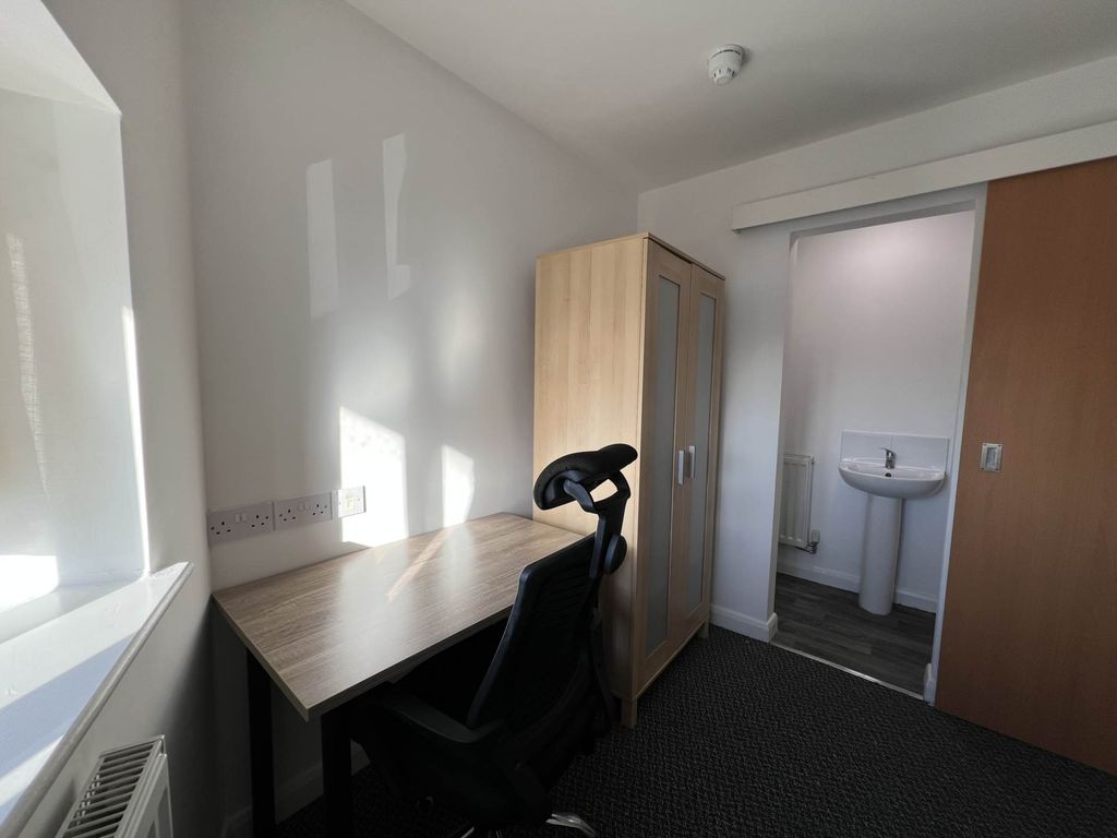 Property photo 3 of 5