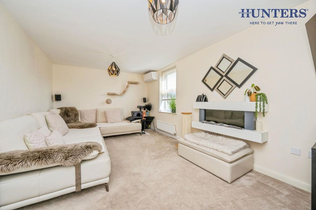 Property photo 3 of 18 35Wakelinway-1.Jpg