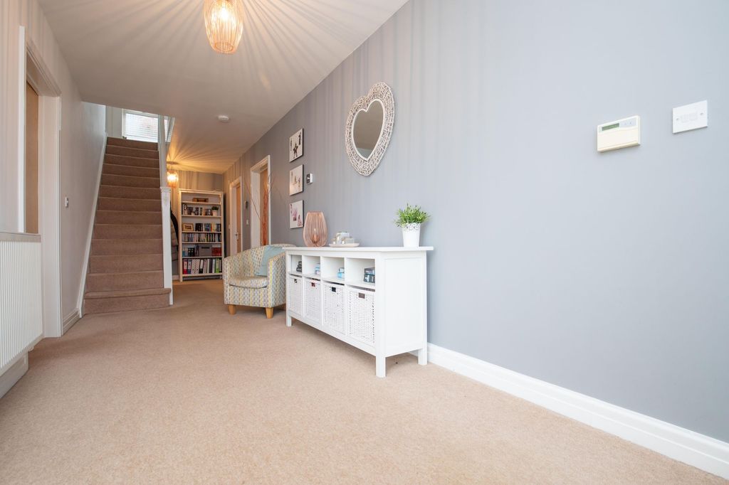 Property photo 2 of 30