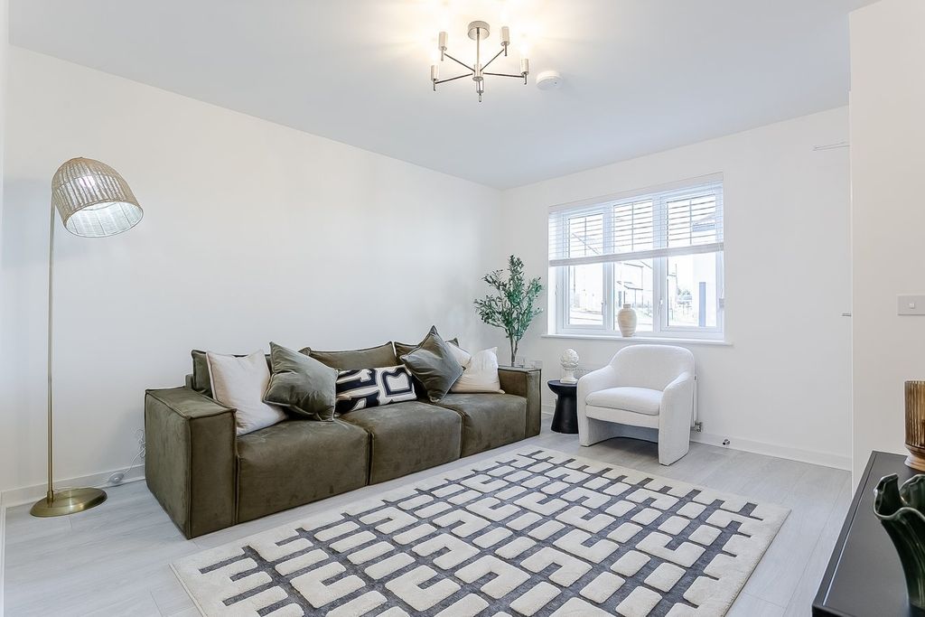 Property photo 2 of 33