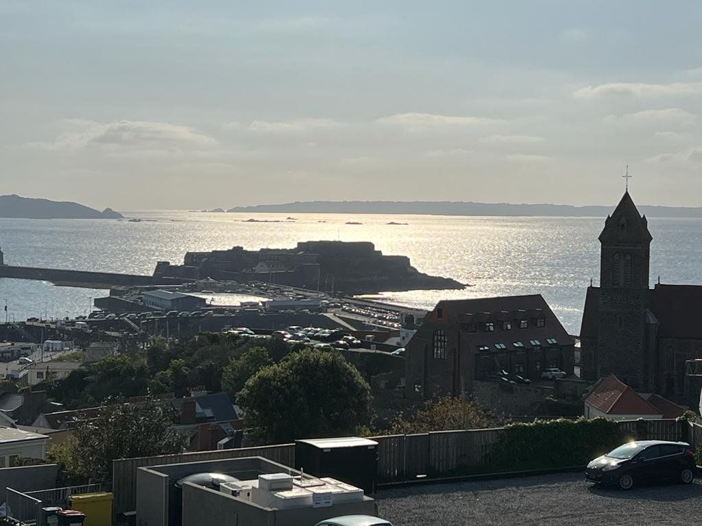 Property photo 2 of 12 Picture No. 17