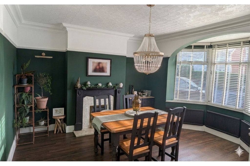 Property photo 3 of 21 Dining Room
